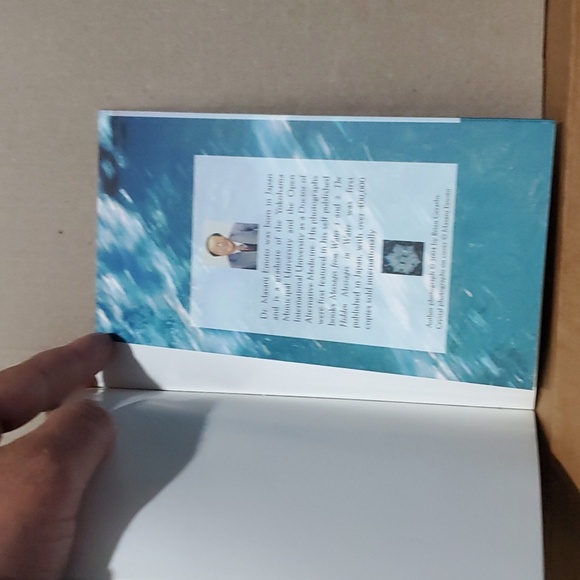 🌊 The Hidden Messages in Water Masaru Emoto 📚 - Picture 7 of 9